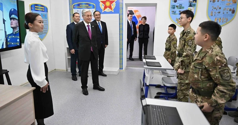 Токаев посетил специализированную военную школу интернат в Таразе