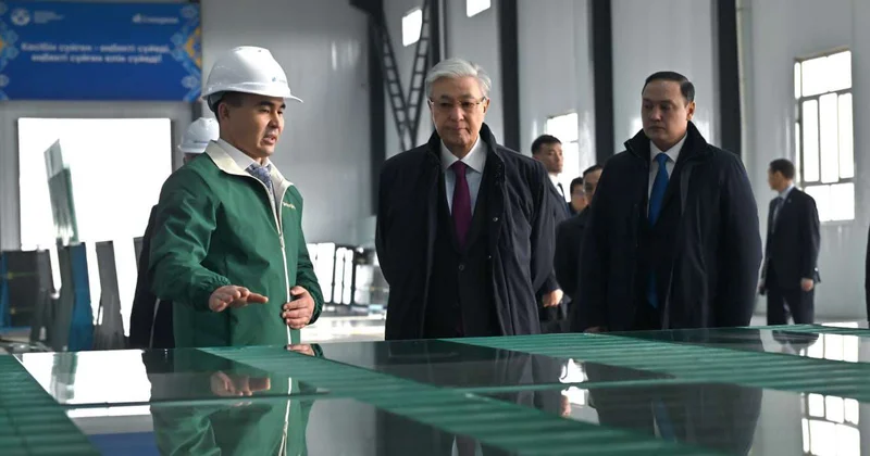 Касым Жомарт Токаев осмотрел предприятие Dala Glass