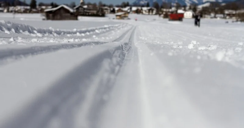 КамАЗ слетел с трассы в ВКО (ВИДЕО)