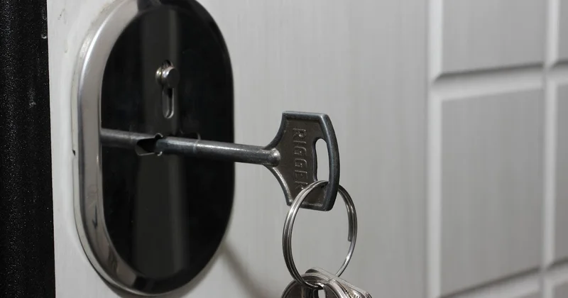 Крупную квартирную аферу расследуют в Астане