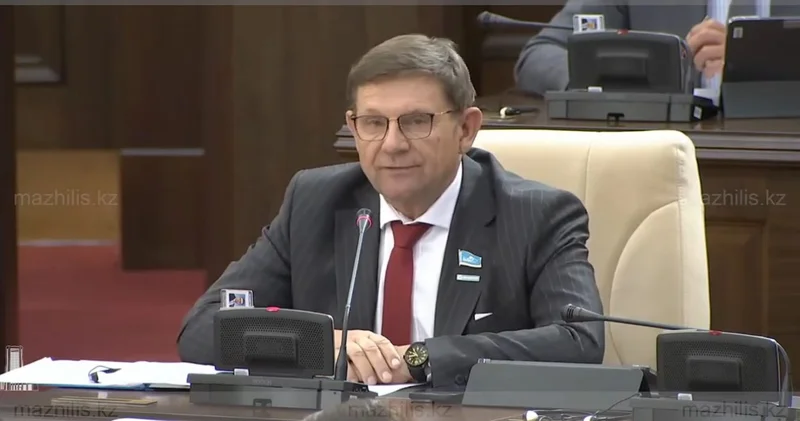 Депутат Пономарев: Закрепляя в Конституции Таза Қазақстан , мы сохраняем ответственность перед будущим поколением