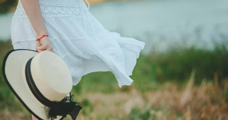 Казахстанцы хотели купить вечерние платья, но остались без денег и товара