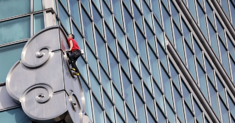 Америкалық альпинист Тайваньдағы ең биік ғимаратқа арқансыз өрмелеп шықты