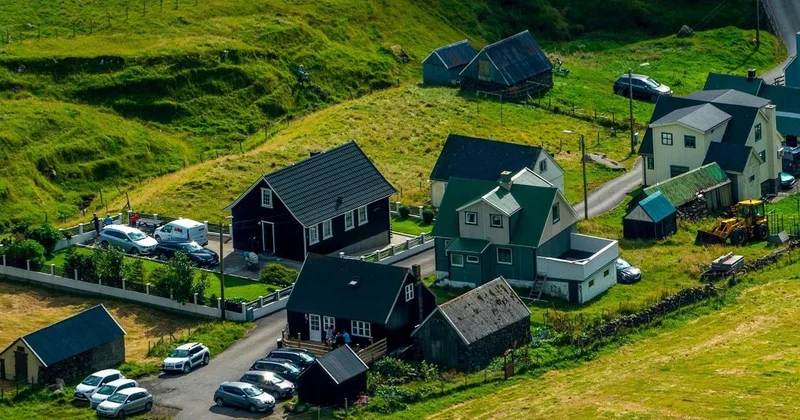 Люди в масках ворвались в дом в Акмолинской области и заперли семью с ребенком в погребе