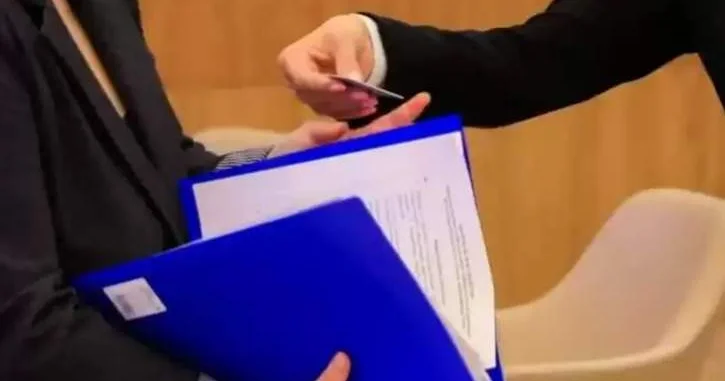 Конституцияда саяси партиялар мен кәсіподақтарды қаржыландыруға тыйым салынған тізімді толықтыру ұсынылды