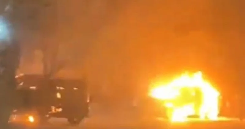 Автомобили полицейских подожгли в Семее (видео)