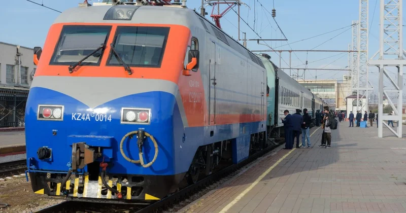 Дети выскочили на пути, чтобы остановить поезд в Костанайской области