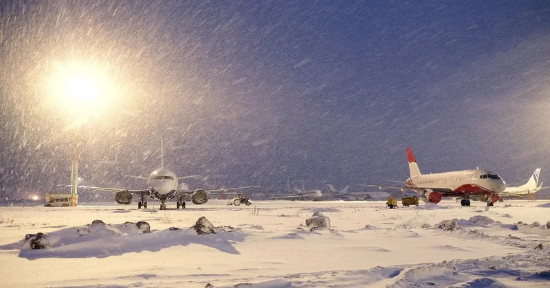 Частный самолёт с восемью людьми разбился в США