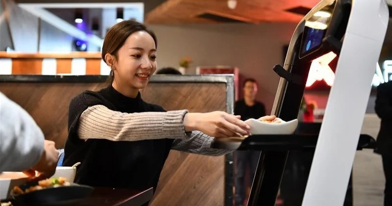 Қытайда ЖИ арқылы басқарылатын алғашқы мейрамхана ашылды