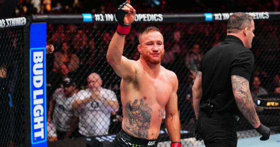 Временным чемпионом UFC в легком весе стал Джастин Гэтжи