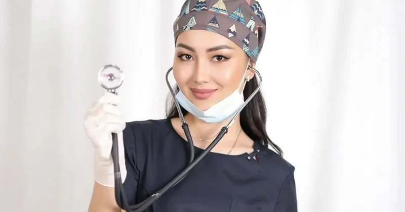 Пассажирку рейса Актау Астана во время припадка спасла молодой врач из столицы