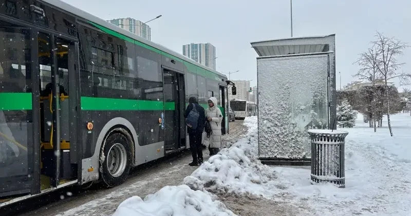 Жолаушы тежегішті басқан . Алматыда №92 автобустың жүргізушісі инфаркт алып, қайтыс болды