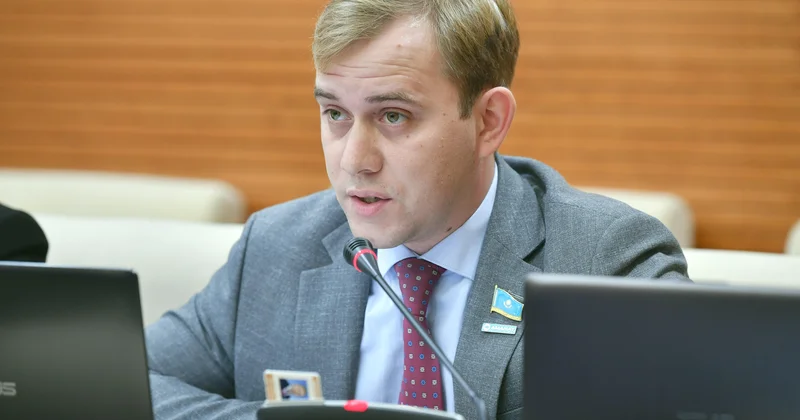 Гарантии свободы слова и мирные собрания сохраняются депутат о поправках в Конституцию РК