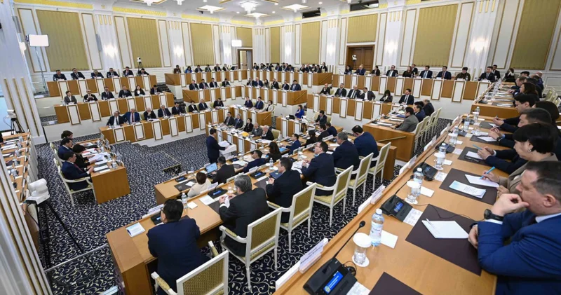 Депутат Айдос Сарым Конституциялық реформа туралы пікір білдірді