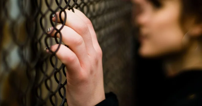 Отдавала все деньги : казахстанка хотела помочь своему парню, а оказалась в колонии