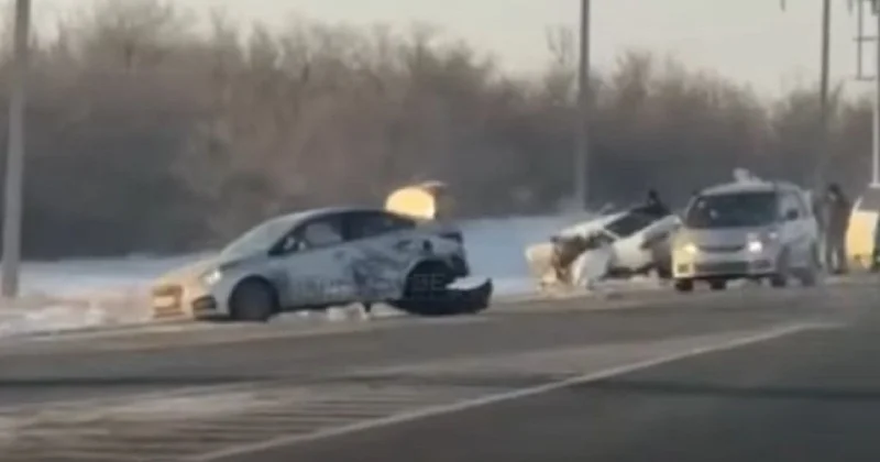 Четыре человека погибли в массовом ДТП под Актобе: задержан водитель (видео)