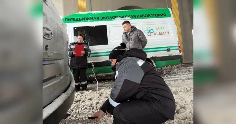 Более 600 водителей авто с "грязными выхлопами" наказали за неделю в Алматы