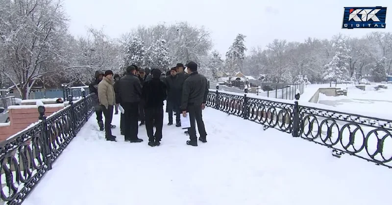 Шефа нет, денег нет : рабочие заявили о многомиллионных долгах по зарплате в Алматы