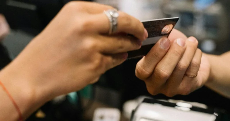 Проблемы с законом возникли у казахстанки из за переводов на 11 млн тенге