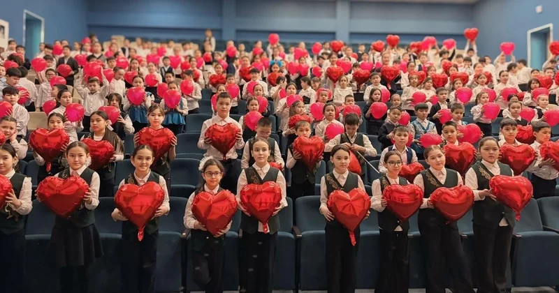 Алғыс айту күні: астаналық оқушылар ерекше челлендж ұйымдастырды