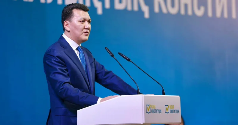Жабық кабинетте емес, елдің көзінше жазылды : Ерлан Қарин жаңа Конституцияны әзірлеудің ерекшелігін атады