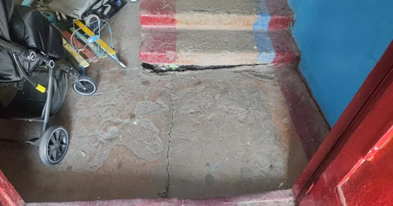 В Караганде в панельной пятиэтажке рухнула плита в подъезде