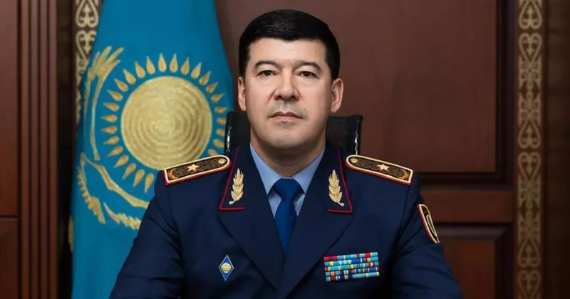 Маңғыстау полициясының бастығы мен дәрігер ұшақта жолаушыны құтқарды