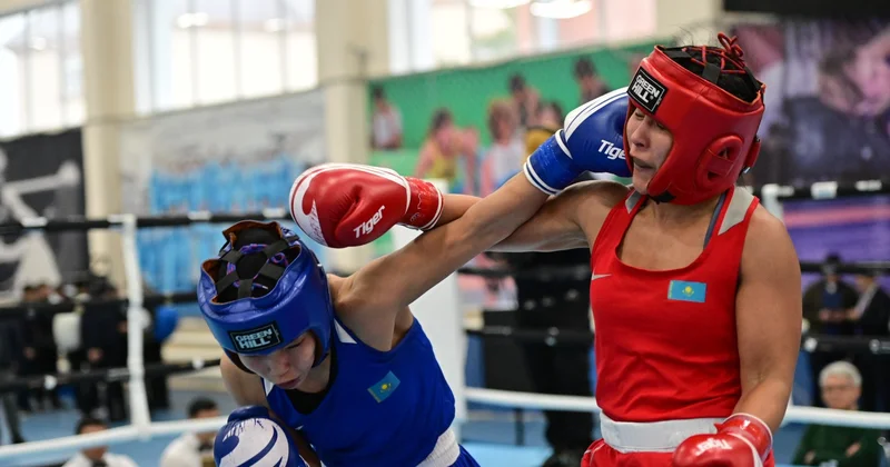 Софиядағы шаршы алаңда еліміздің төрт боксшысы өзара жұдырықтасты