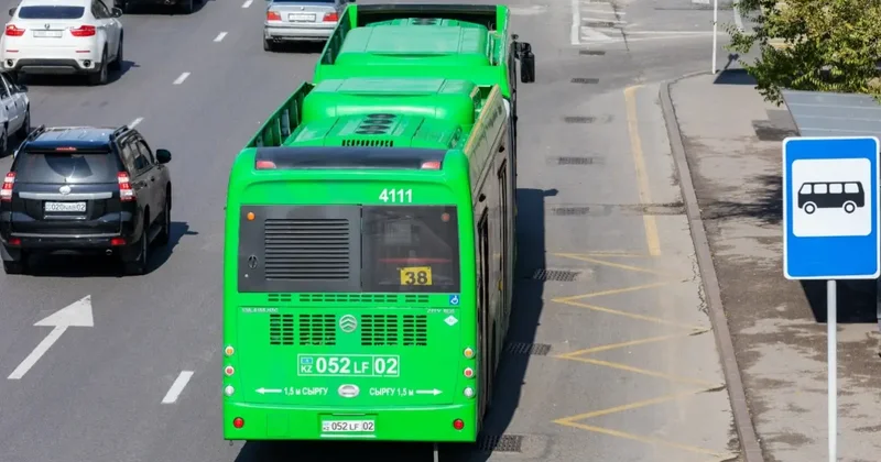 Оператора не меняют: в автобусах Алматы будут работать две системы оплаты проезда