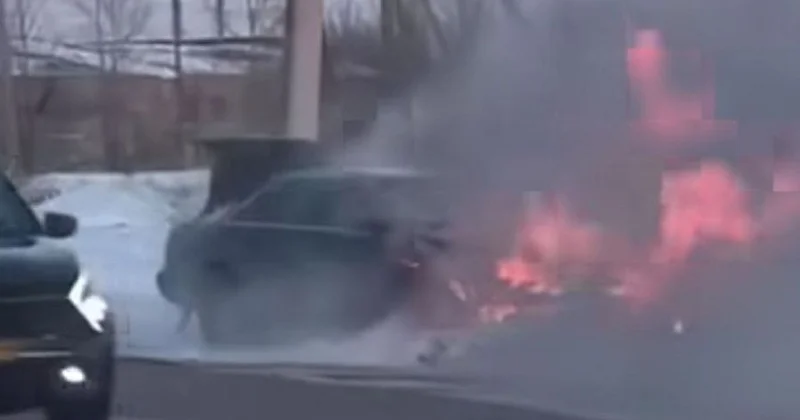 Отбуксировал горящее авто : неизвестный предотвратил трагедию в Петропавловске (видео)