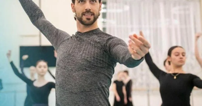 Испания Ұлттық балетінің әртісі Астанада шеберлік сағатын өткізді