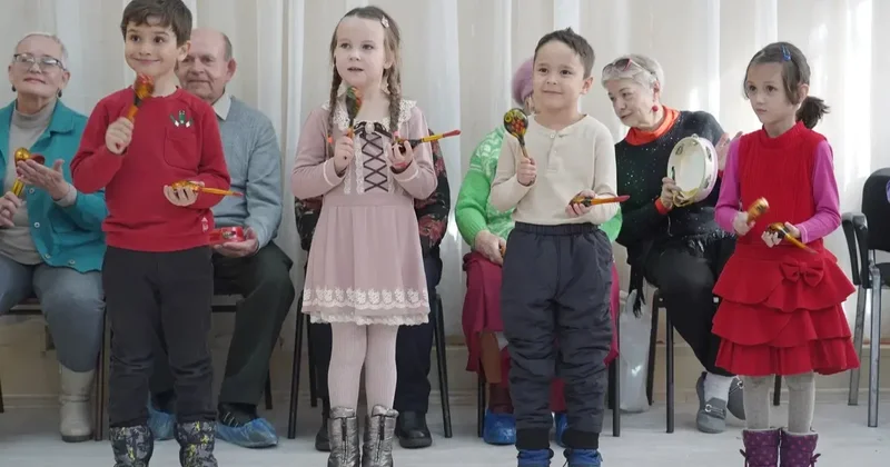 Детей и пенсионеров на выход: в Алматы из отремонтированной заброшки выселяют театр и клуб