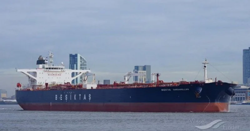 СМИ: Турецкий танкер со 140 тыс. тонн нефти атаковали в Черном море