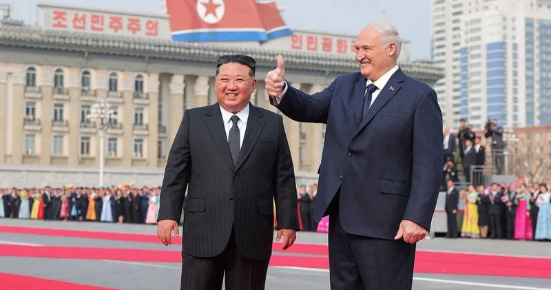 ЛукашенкоКХДР көшбасшысы Ким Чен Ынға ерекше сыйлық табыстады