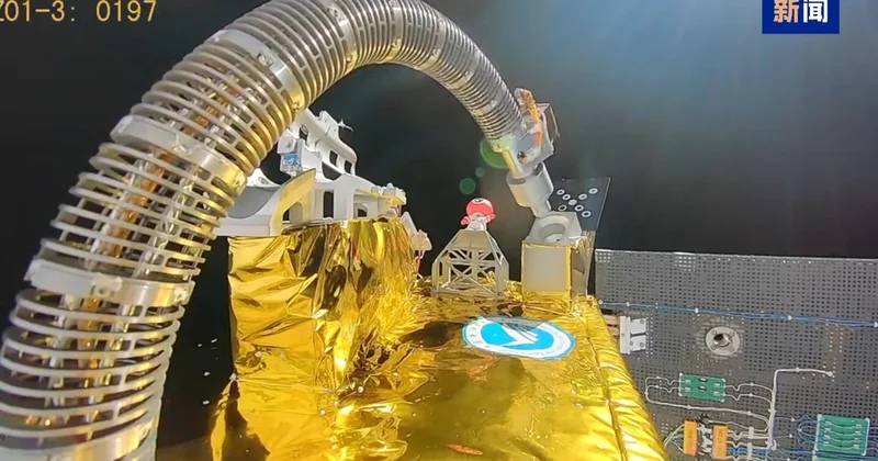 Қытай ғарышта жанармай құятын икемді роботты сынақтан өткізді