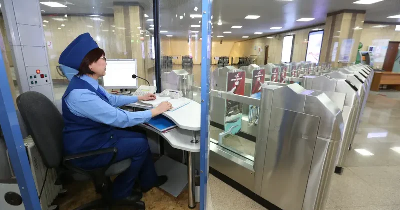 Жаңа турникеттер Алматы метросының жұмысын баяулатты