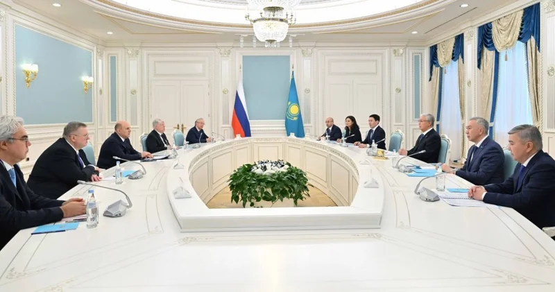 Встреча перед визитом Путина: о чем говорили Токаев и Мишустин