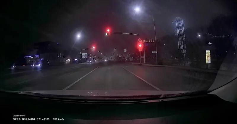 В Астане водители устроили опасные гонки видео