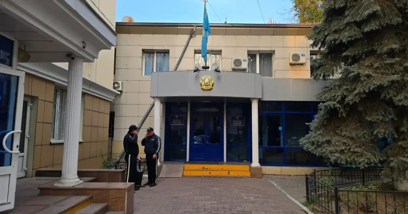 Казахстанец оспорил дело о пьяной езде: полицейских могут уволить