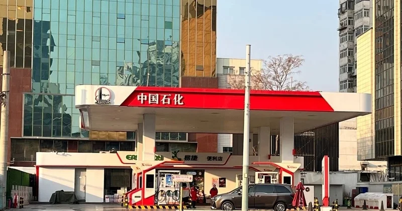 Қытай жанармай мен дизель бағасын бір айда екінші рет көтерді