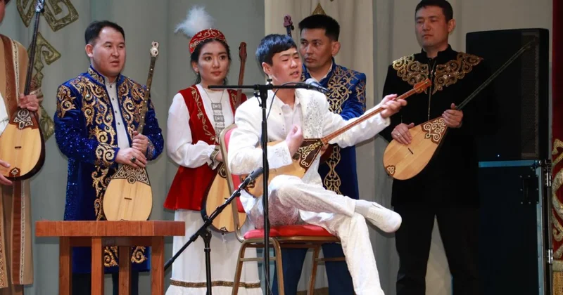 Алтайым алтын бесігім : при поддержке партии AMANAT состоялся республиканский командный айтыс