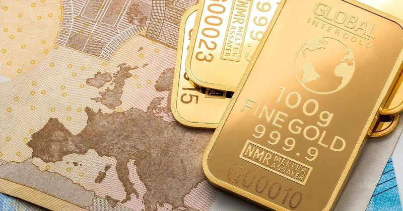 Путин ограничил вывоз наличных рублей и золота из России