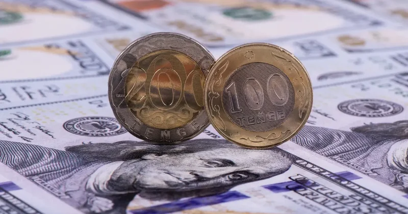 Каким сложился курс доллара к тенге на первых биржевых торгах после пяти выходных