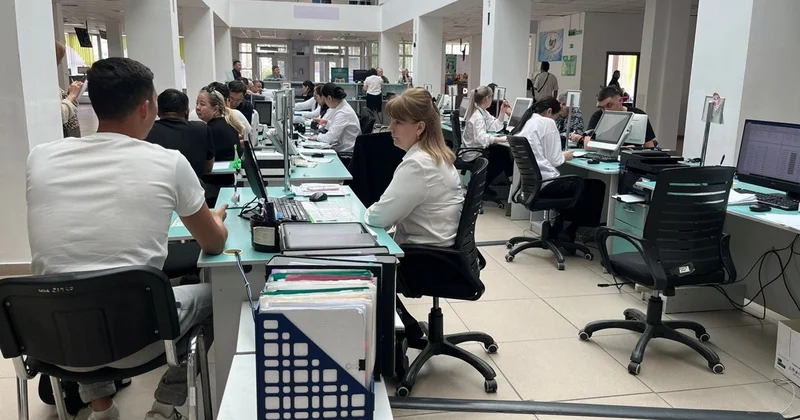 Алматыда жүк көліктерін заңсыз тіркеген ХҚО ның 5 қызметкері сотталды