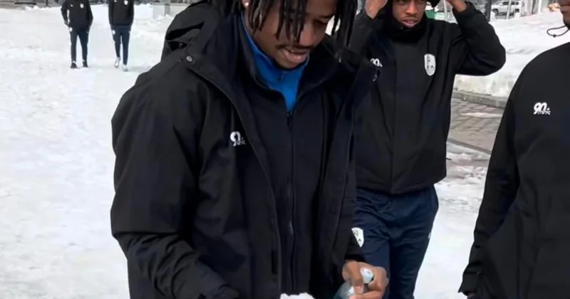 Африканские футболисты впервые увидели снег в Астане