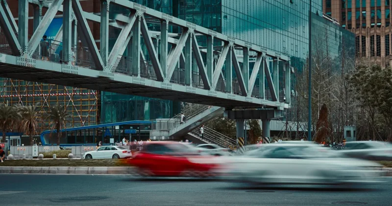 Водитель летел 250 км/ч по оживленному проспекту в Алматы