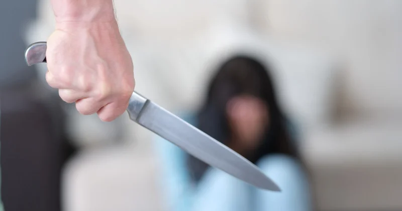 Өскеменде пышақ жарақатын алған 16 жастағы қыз құтқарылды