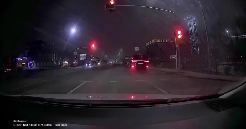 Түнгі Астанадағы қауіпті жарыс видеоға түсіп қалды