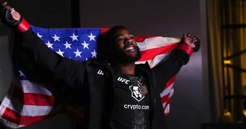 Бывший чемпион UFC Стерлинг одержал вторую подряд победу