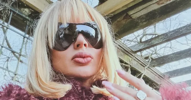 Казахстанцы в Семее восхитили Светлану Лободу, устроив ей концерт прямо в аэропорту